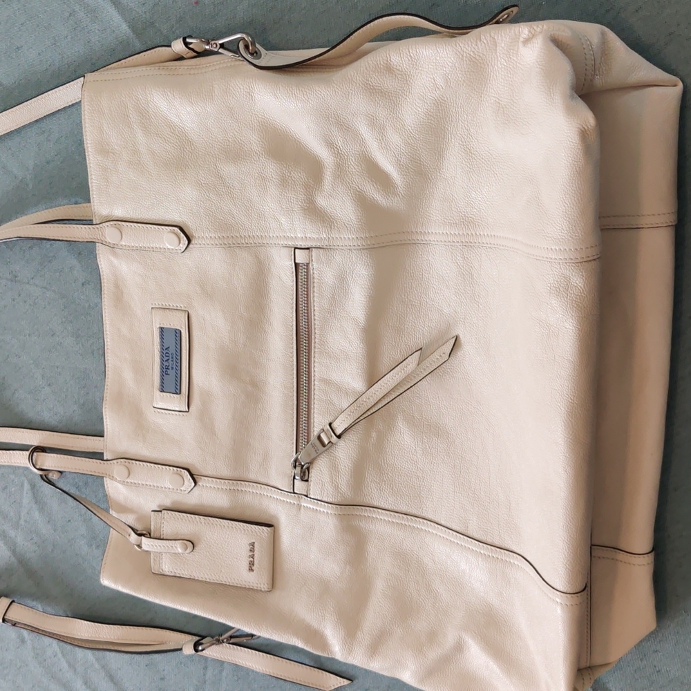 Prada etiquette soft calf skin tote!
